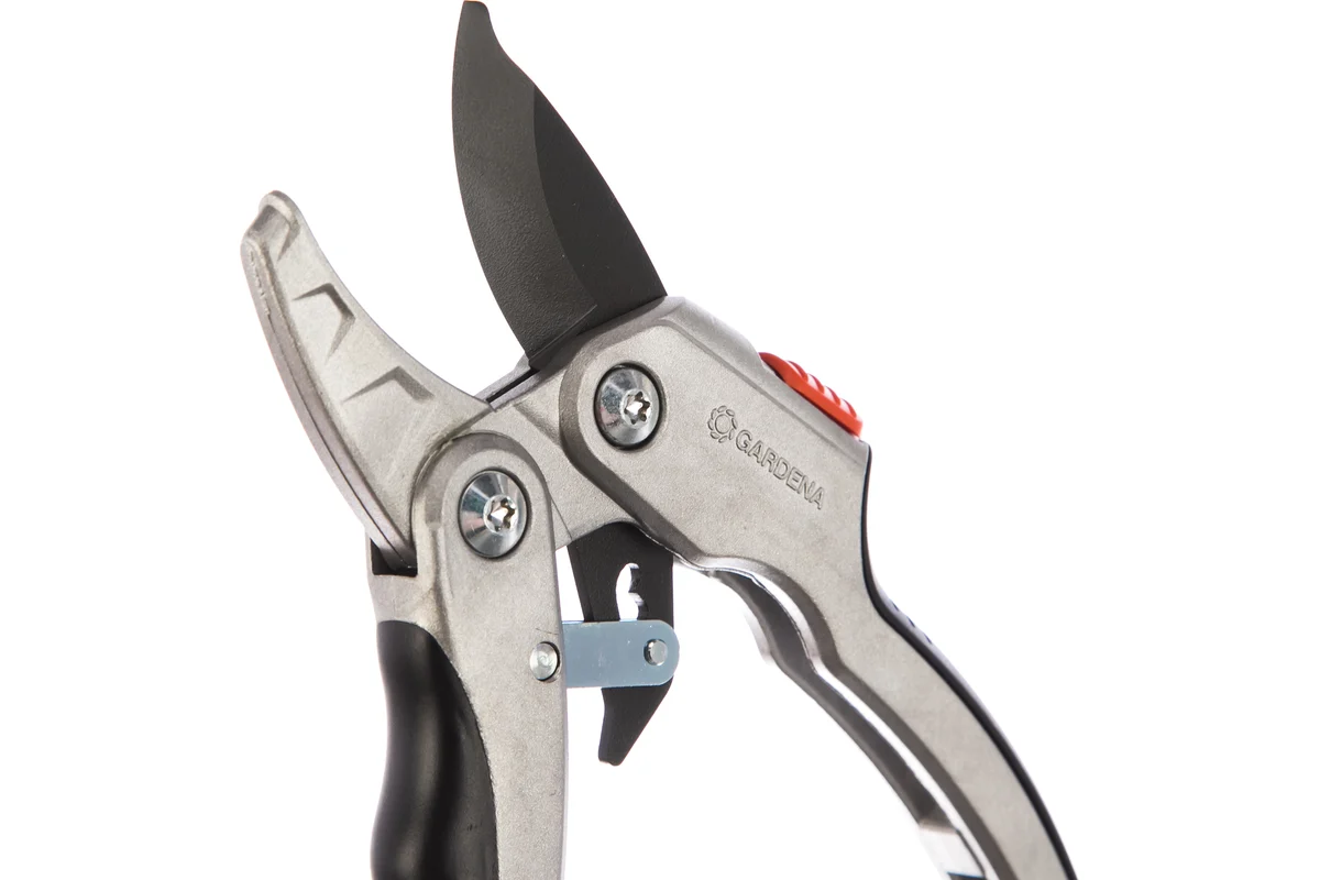 Секатор с храповым механизмом