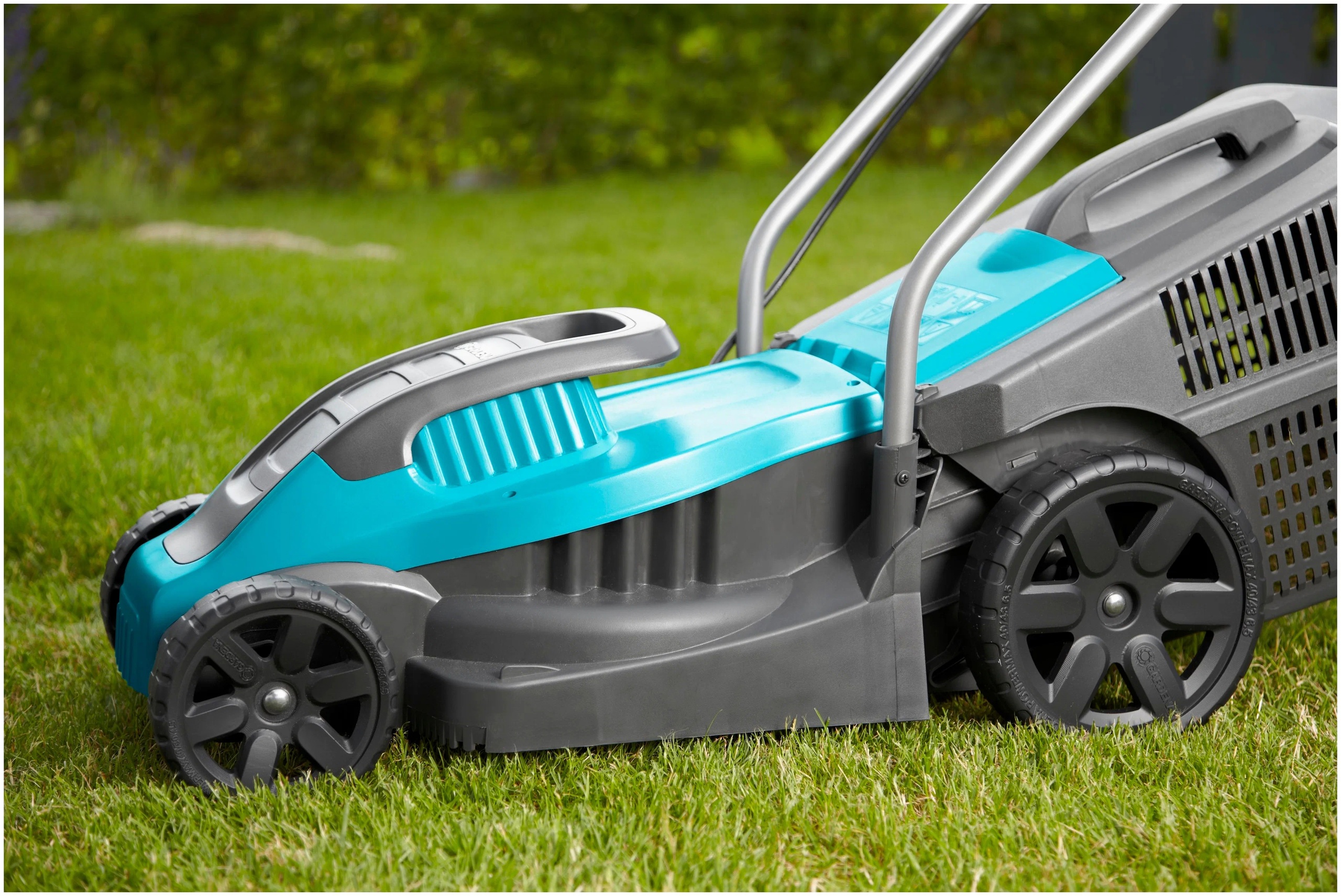 Электрическая газонокосилка