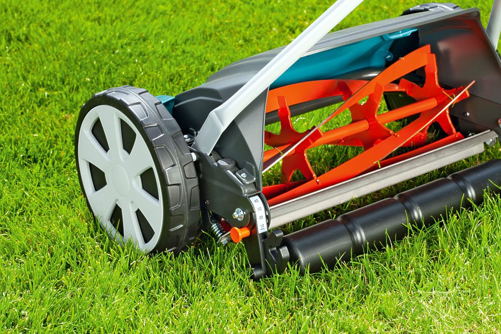 Механическая газонокосилка