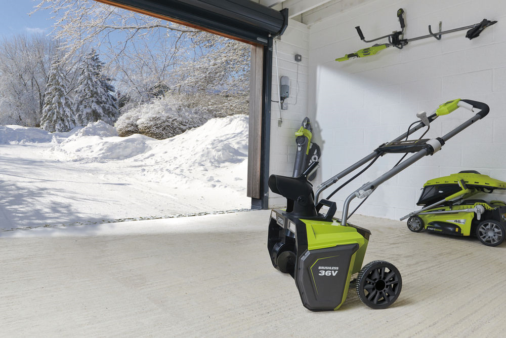 Аккумуляторный снегоуборщик
