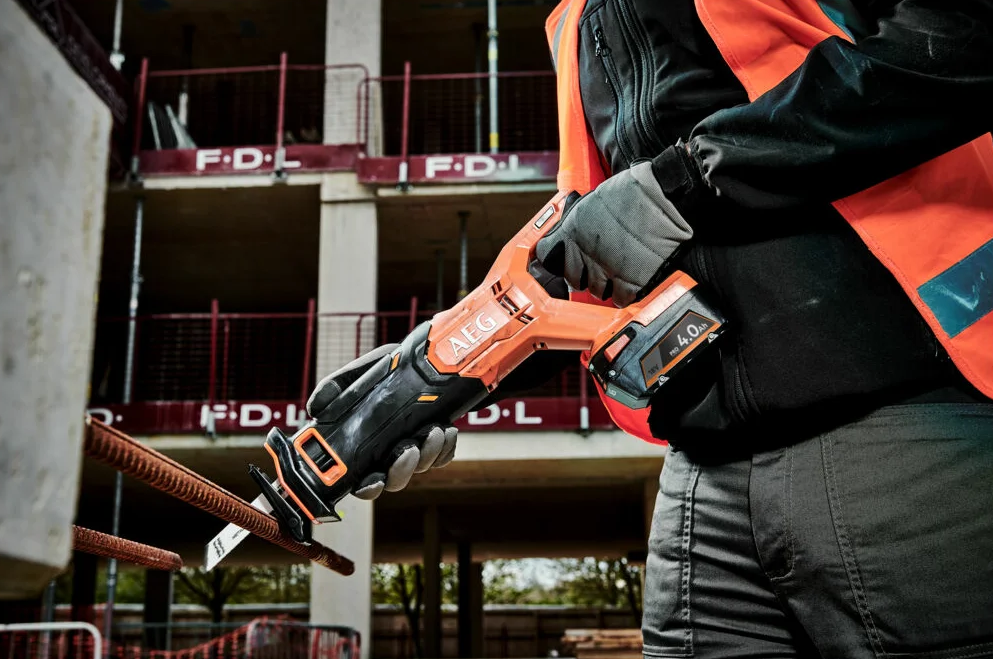 Сабельная пила по металлу